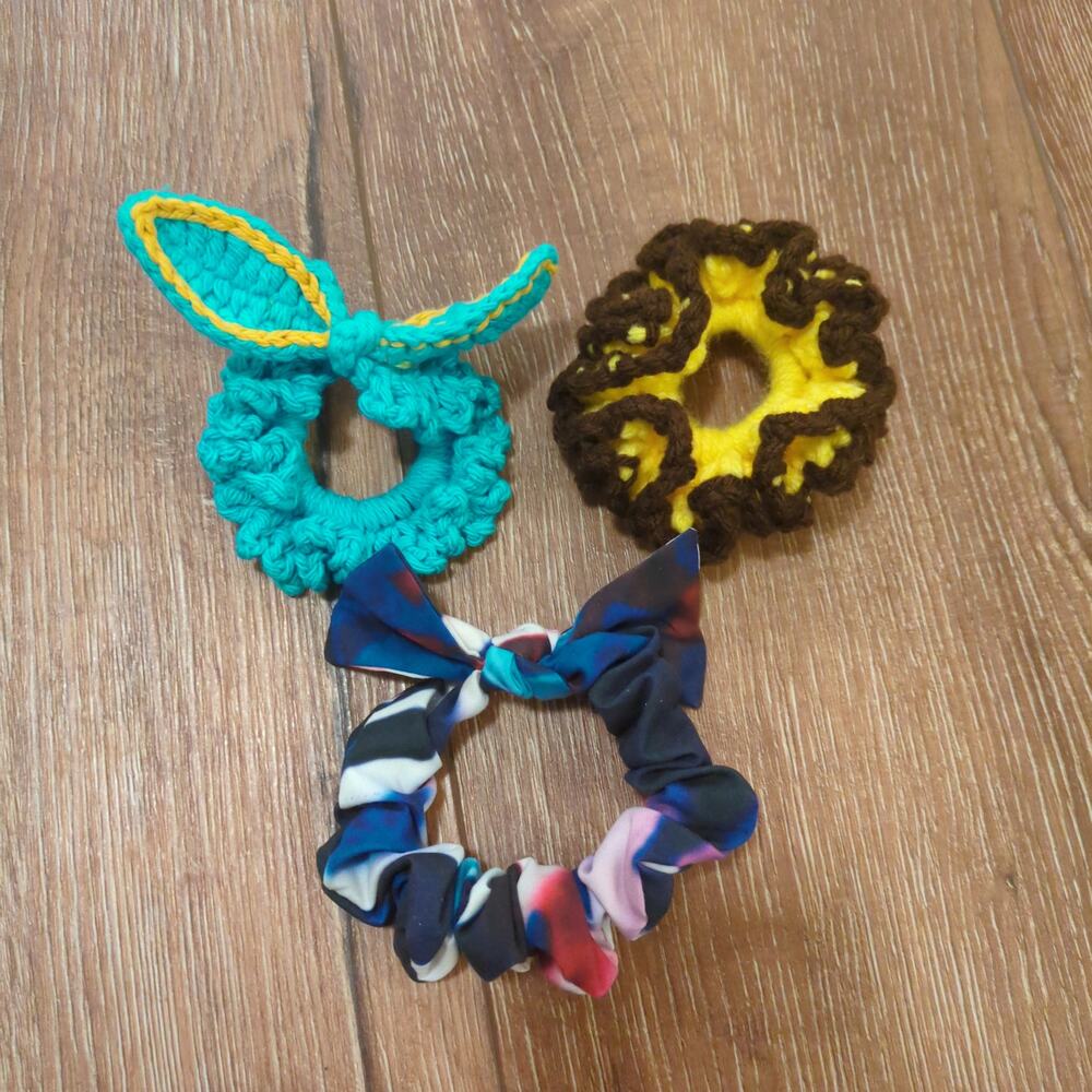 Handmade Crochet‎ Chunky Hair Scrunchies Flowers Roses (Lot of 3)